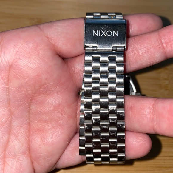 Nixon unisex all silver time teller Watch. - Picture 10 of 10